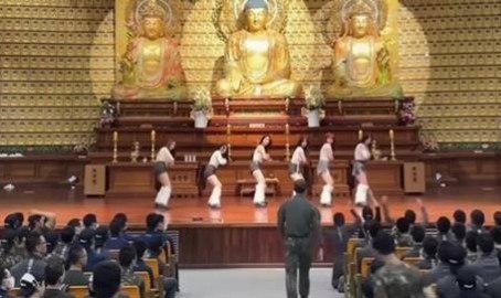 热舞合集韩国女舞团在寺庙慰问演出视频曝光 大佛前热舞